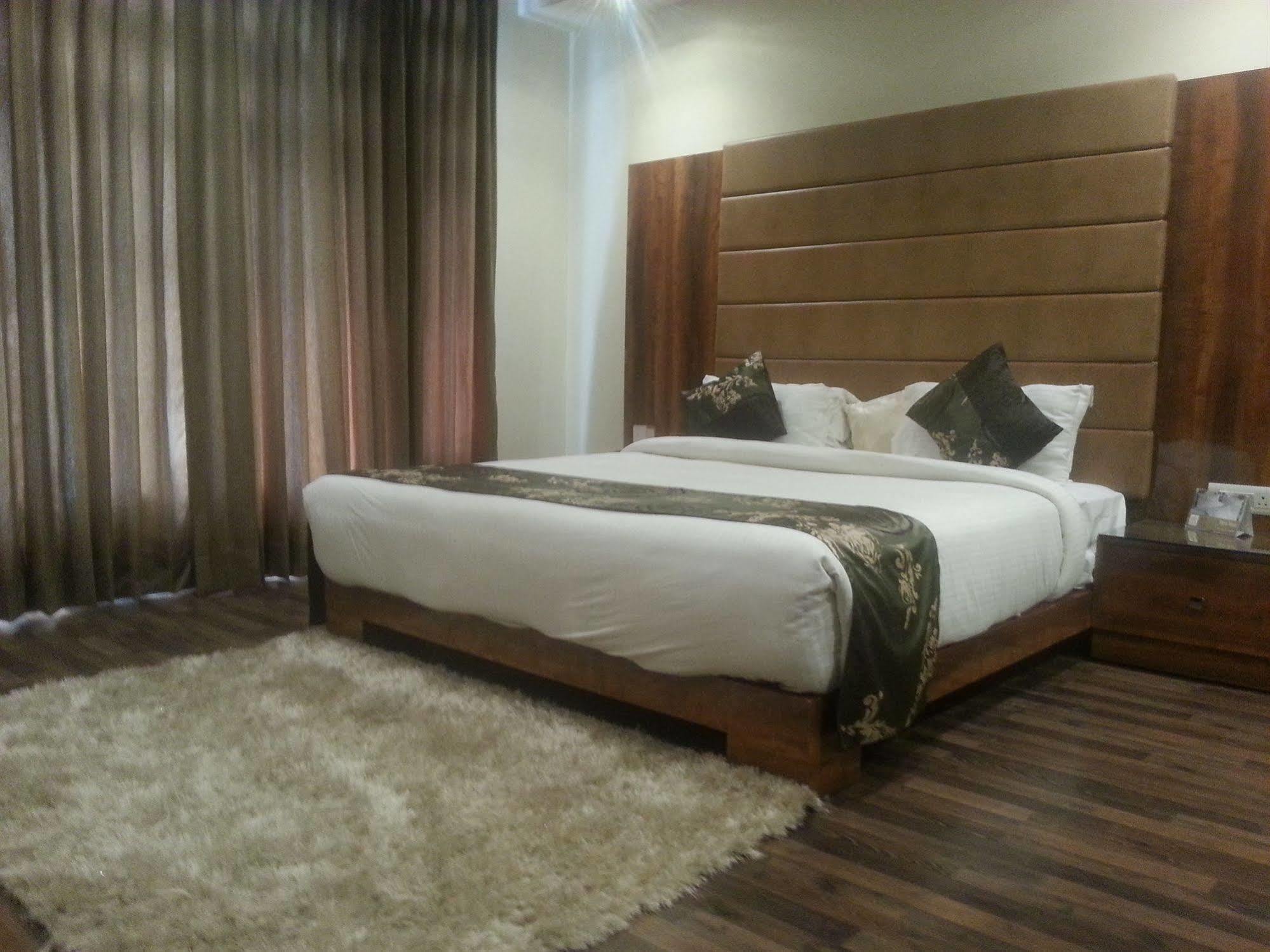 One Earth Avaas Hotel Amritsar Ngoại thất bức ảnh